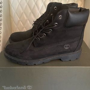 Waterproof Timberland Classic 6 inch Boot Black Nubuck Juniors 7, Womens 9